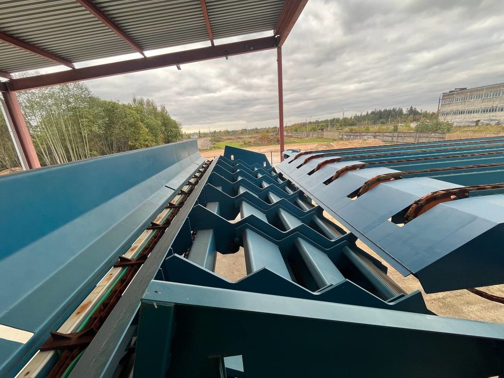 log feeding systems